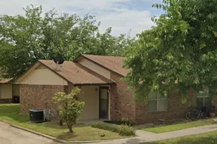 709 W Witt St, Wolfe City, TX 75496 - Photo 3