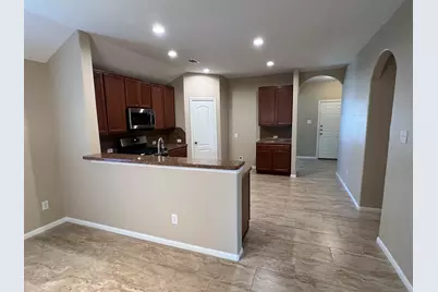 211 Hawks View Drive, La Marque, TX 77568 - Photo 9