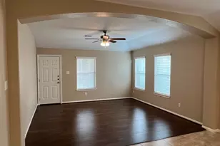 211 Hawks View Dr, La Marque, TX 77568 - Photo 11