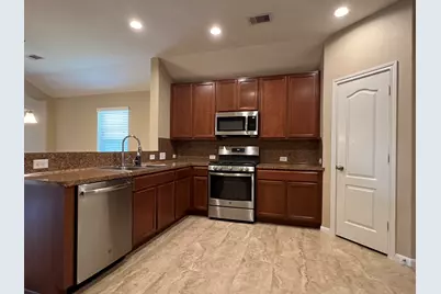 211 Hawks View Drive, La Marque, TX 77568 - Photo 5