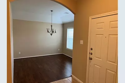 211 Hawks View Drive, La Marque, TX 77568 - Photo 5