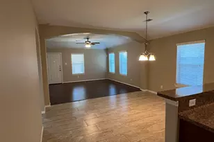 211 Hawks View Dr, La Marque, TX 77568 - Photo 9