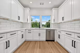 7903 Sunnyhill St, Houston, TX 77088 - Photo 7