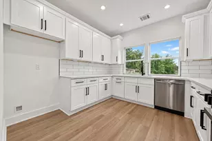 7903 Sunnyhill St, Houston, TX 77088 - Photo 9