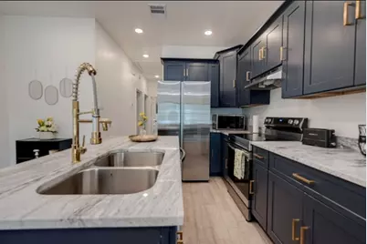 5122 Southwind Street, Houston, TX 77033 - Photo 13