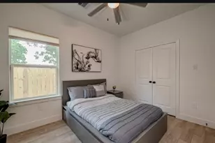 5122 Southwind St, Houston, TX 77033 - Photo 19