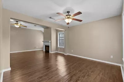 111 Jamestown Avenue, Clute, TX 77531 - Photo 9