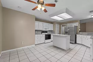 111 Jamestown Ave, Clute, TX 77531 - Photo 15