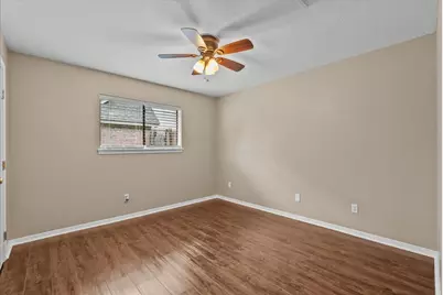 111 Jamestown Avenue, Clute, TX 77531 - Photo 25