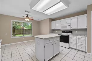 111 Jamestown Ave, Clute, TX 77531 - Photo 13