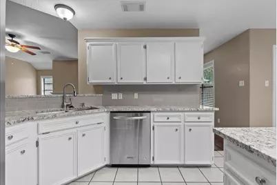 111 Jamestown Avenue, Clute, TX 77531 - Photo 17