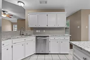 111 Jamestown Ave, Clute, TX 77531 - Photo 17