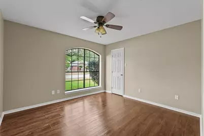 111 Jamestown Avenue, Clute, TX 77531 - Photo 23