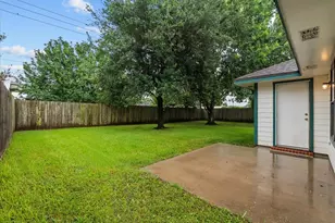 111 Jamestown Ave, Clute, TX 77531 - Photo 29
