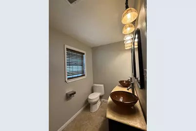 9646 Meadowglen Lane, Houston, TX 77063 - Photo 11