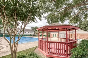 10217 Longmont Dr, Houston, TX 77042 - Photo 37