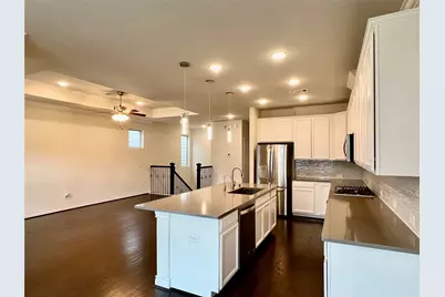 10916 Cannes Memorial Drive, Houston, TX 77043 - Photo 11