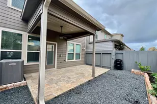 10916 Cannes Memorial Dr, Houston, TX 77043 - Photo 33