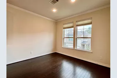 10916 Cannes Memorial Drive, Houston, TX 77043 - Photo 9