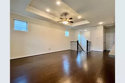 10916 Cannes Memorial Drive, Houston, TX 77043 - Photo 5