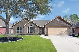 1035 E Hampton Dr, Pearland, TX 77584 - Photo 1