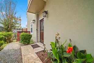 1128 W 26th St, Houston, TX 77008 - Photo 5
