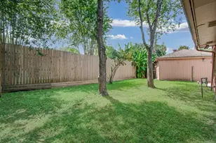 10715 Candlewood Dr, Houston, TX 77042 - Photo 29