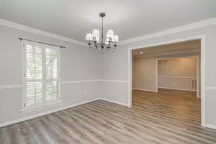 10715 Candlewood Dr, Houston, TX 77042 - Photo 11