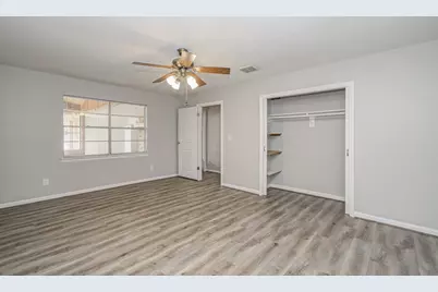 10715 Candlewood Drive, Houston, TX 77042 - Photo 19