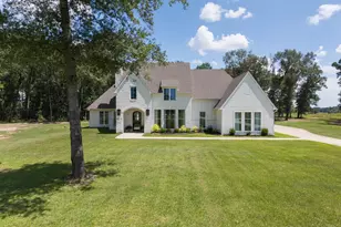 829 Jr Phillips Rd, Livingston, TX 77351 - Photo 1