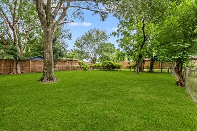 514 E Foley Street, Alvin, TX 77511 - Photo 9