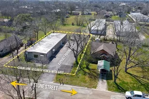 409 N Stone St, Caldwell, TX 77836 - Photo 3