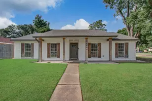 2002 Seagate Ln, Houston, TX 77062 - Photo 1