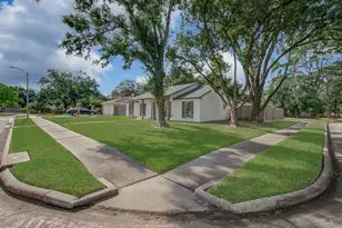 2002 Seagate Ln, Houston, TX 77062 - Photo 5
