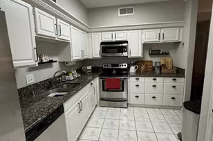 2011 Spenwick Dr, Houston, TX 77055 - Photo 9