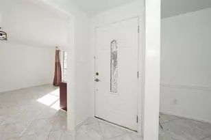 10618 Wickersham Ln, Houston, TX 77042 - Photo 5