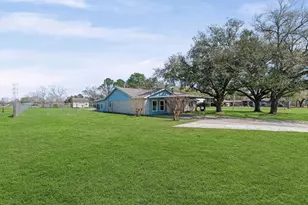 3082 County Rd 536, Alvin, TX 77511 - Photo 3