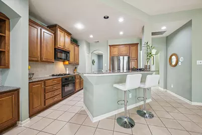 2403 Clippers Square, Houston, TX 77058 - Photo 9