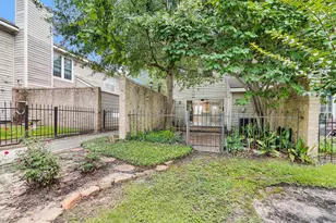 2030 Plantation Dr, Conroe, TX 77301 - Photo 25