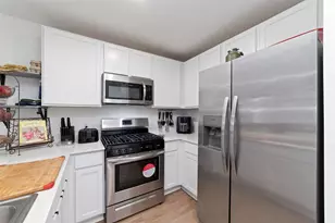 310 Riverwood Village Ln, Sealy, TX 77474 - Photo 5