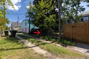 1916 Ave M 1/2, Galveston, TX 77550 - Photo 9