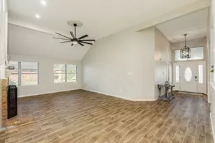 2806 S Peach Hollow Cir, Pearland, TX 77584 - Photo 13