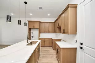 8206 Colonial Ln, Houston, TX 77051 - Photo 9