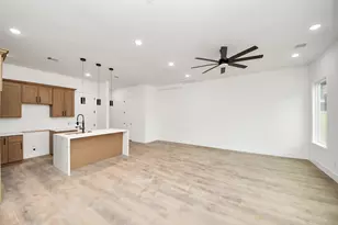 8206 Colonial Ln, Houston, TX 77051 - Photo 15