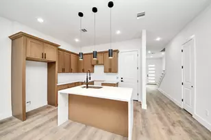 8206 Colonial Ln, Houston, TX 77051 - Photo 7