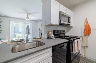 200 Hallow Tree Ln, Houston, TX 77090 - Photo 11