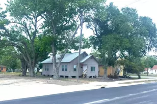907 E Jackson St, El Campo, TX 77437 - Photo 17