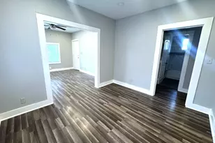907 E Jackson St, El Campo, TX 77437 - Photo 9