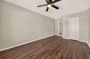 5782 Belcrest St, Houston, TX 77033 - Photo 17