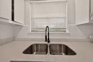5782 Belcrest St, Houston, TX 77033 - Photo 13